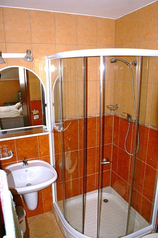 Abigel Vendeghaz Hotel Harkany Phòng bức ảnh